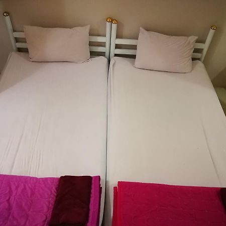 Honey Place Guesthouse,Special Rate For Long Stay Bangkok Ngoại thất bức ảnh